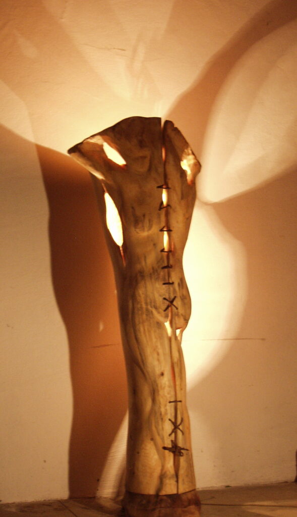 Hjalmar Almeida ca 2005, Die Zerrissene. Holz lebensgroß